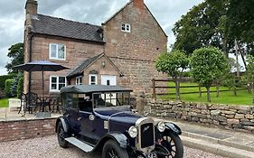 Beautiful 3 Bed Near Alton Towers, Polar Bears, Peak District